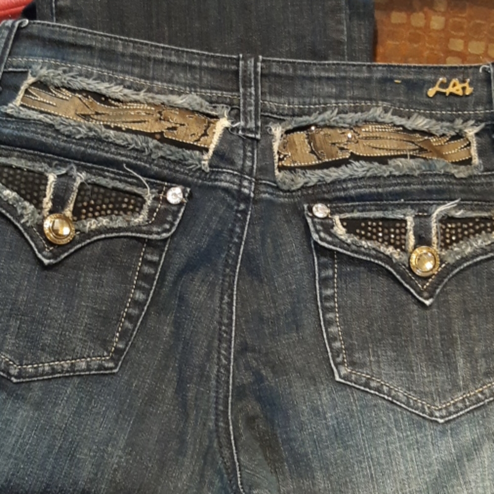 LA IDOL Women jeans sz 11 Low to mid rise Embellished back pocket design